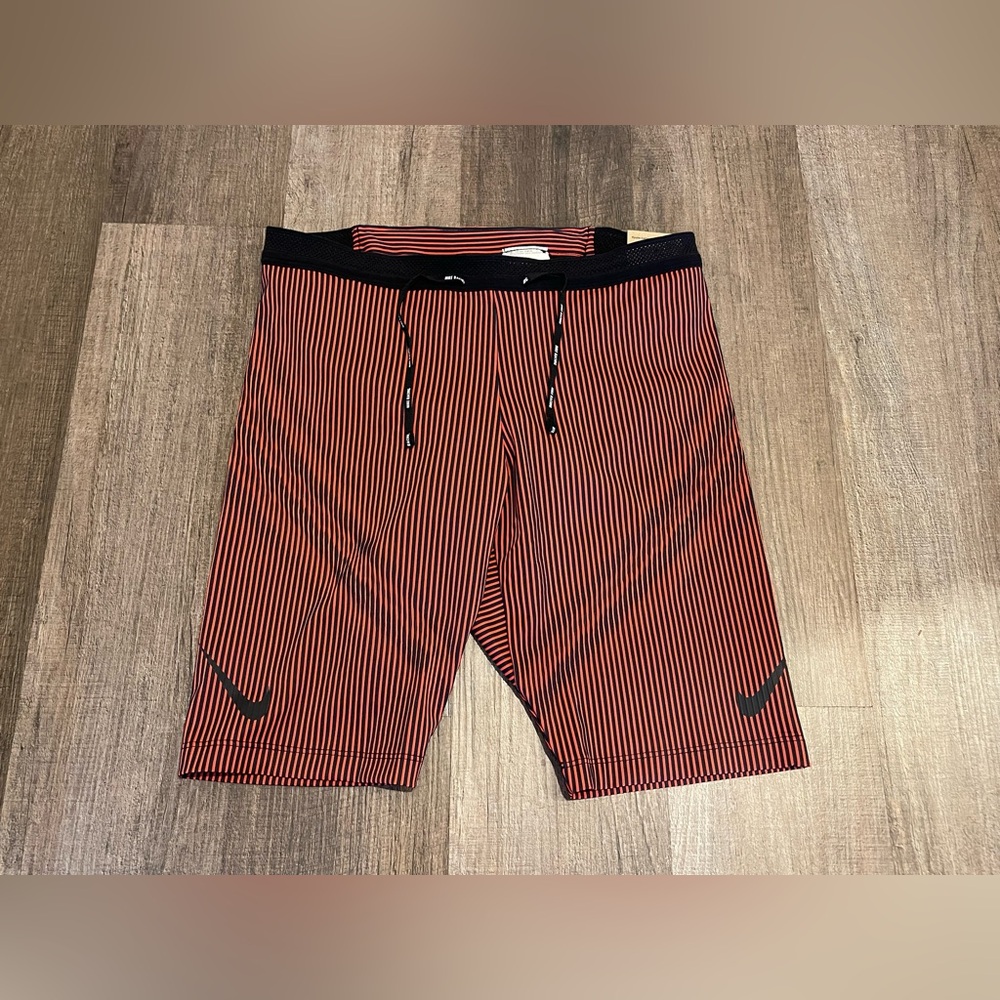 Nike Aeroswift Dri-FIT ADV 1/2 Length Running Tights.
- Size M Men.